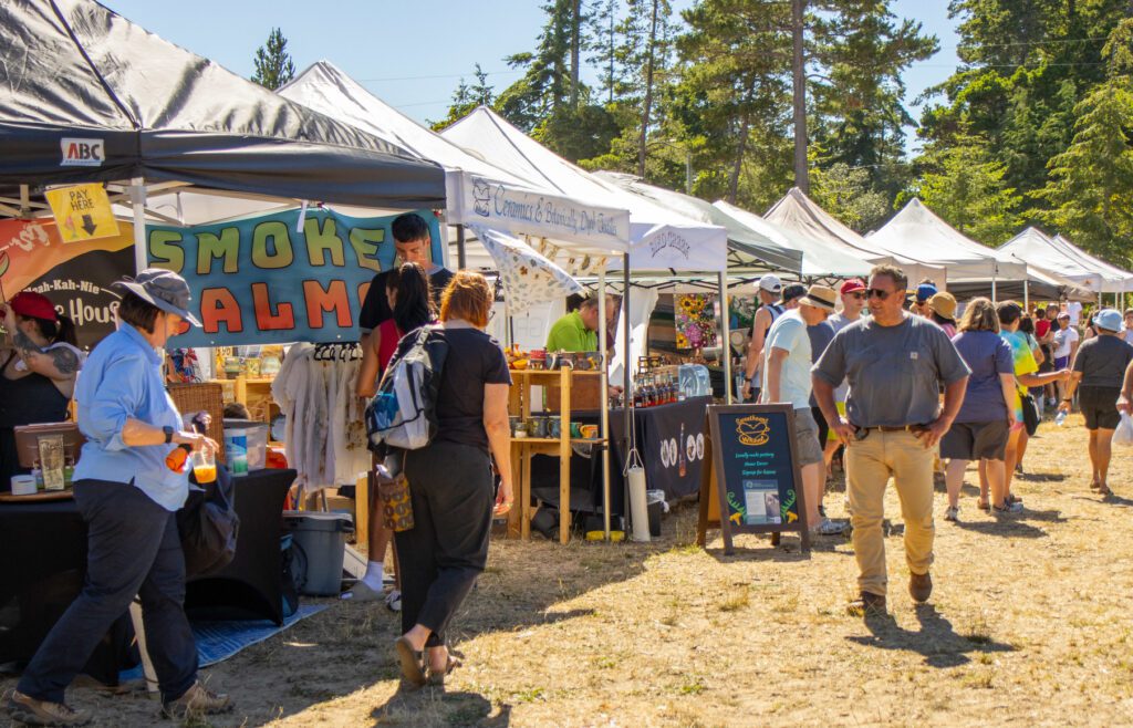 Manzanita Farmers Market tents shoppers