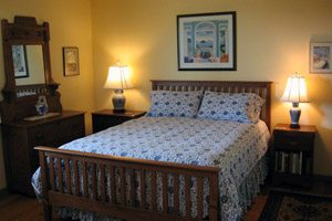 Bedroom with two nightstands and lamps